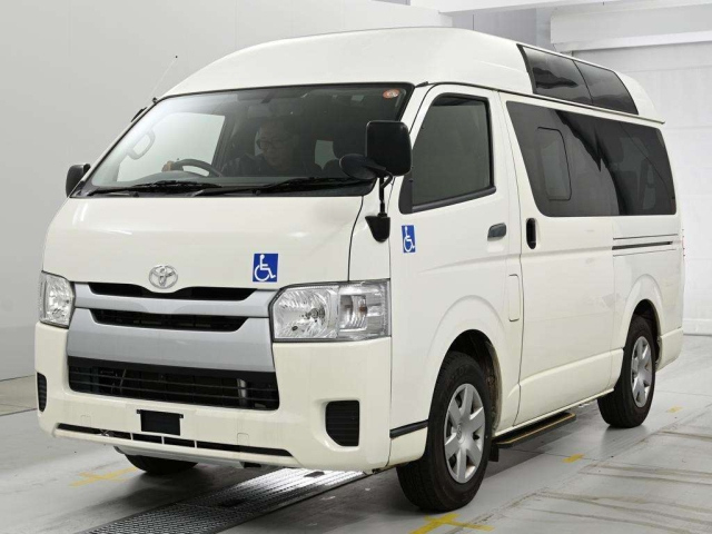 TOYOTA HIACE — фото