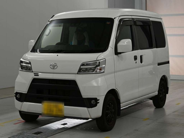 TOYOTA PIXIS — фото