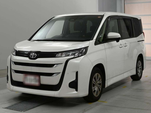 TOYOTA NOAH — фото