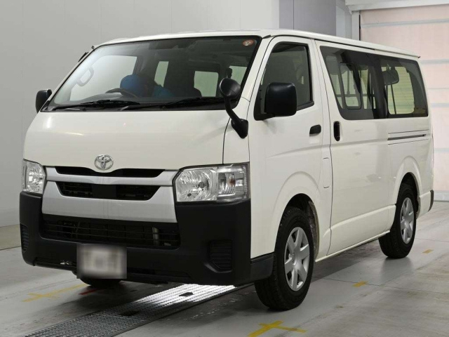 TOYOTA HIACE — фото