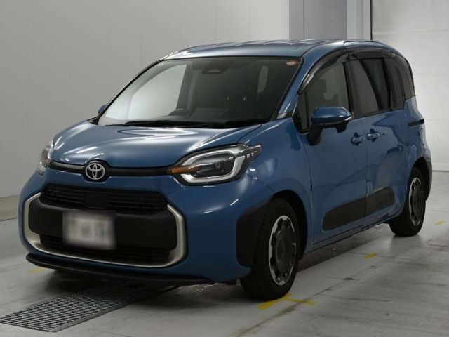TOYOTA SIENTA — фото
