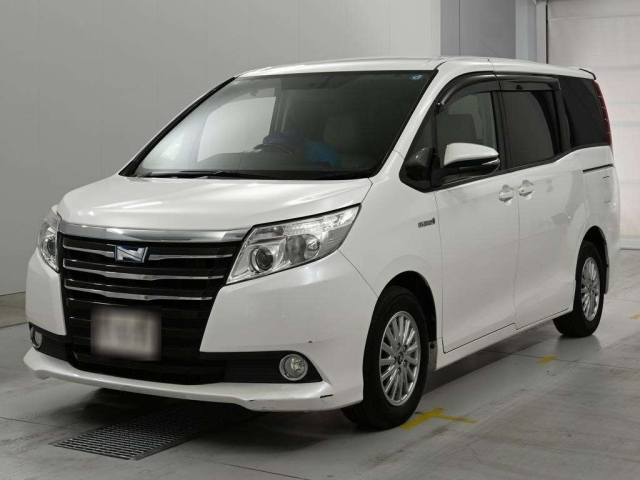 TOYOTA NOAH — фото