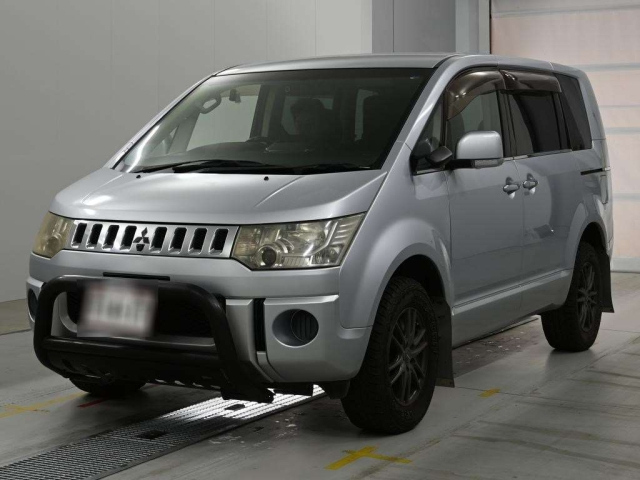 MITSUBISHI DELICA — фото