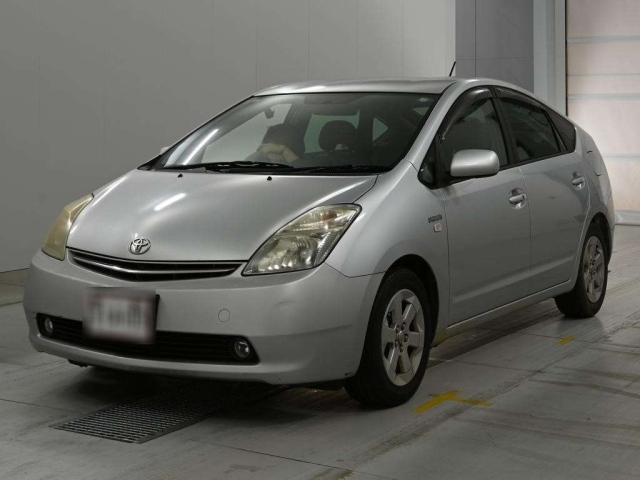 TOYOTA PRIUS — фото