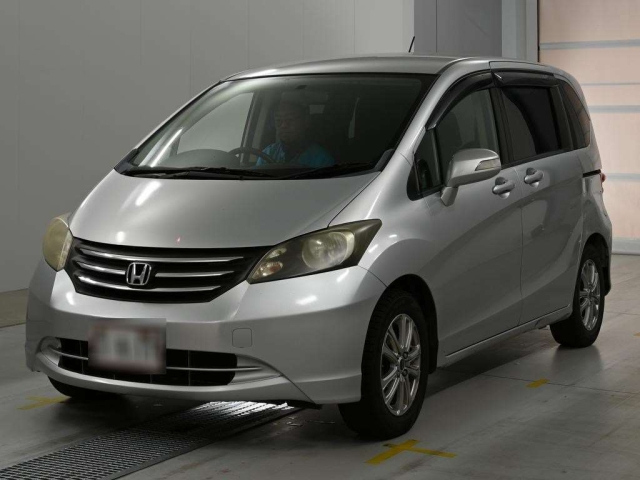 HONDA FREED — фото