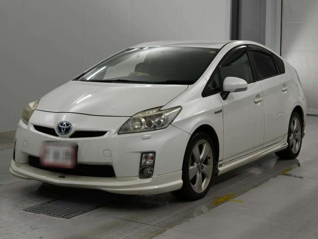 TOYOTA PRIUS — фото