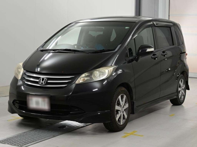 HONDA FREED — фото