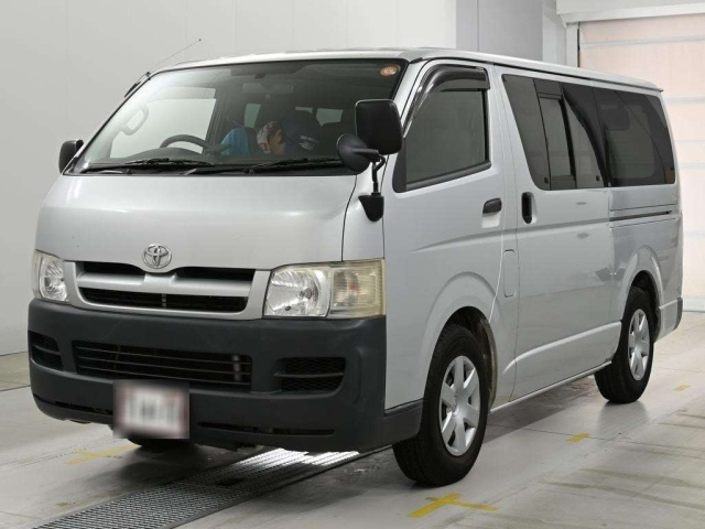 TOYOTA HIACE — фото