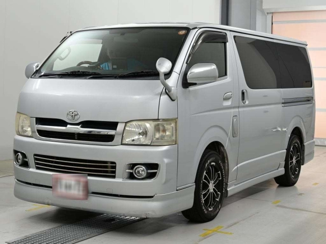 TOYOTA HIACE — фото