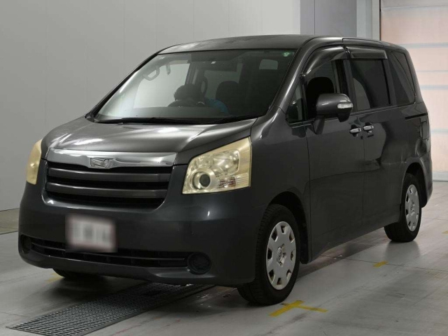TOYOTA NOAH — фото