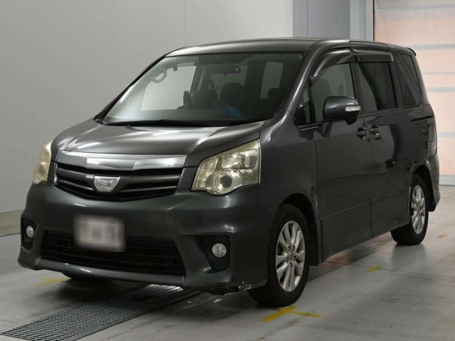 TOYOTA NOAH — фото