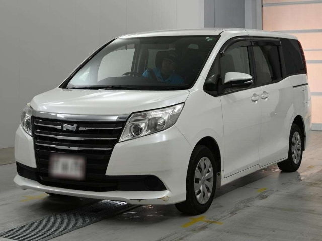 TOYOTA NOAH — фото