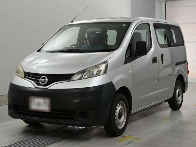 NISSAN NV200