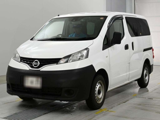 NISSAN NV200