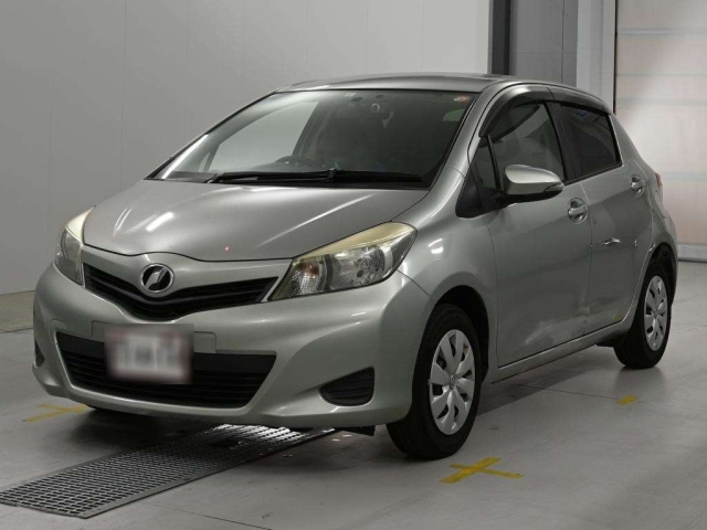 TOYOTA VITZ — фото