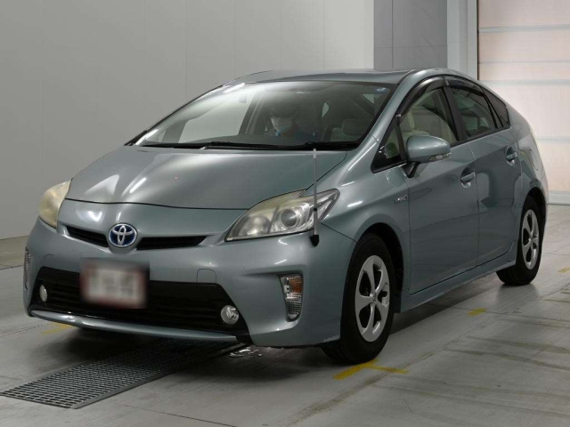 TOYOTA PRIUS — фото