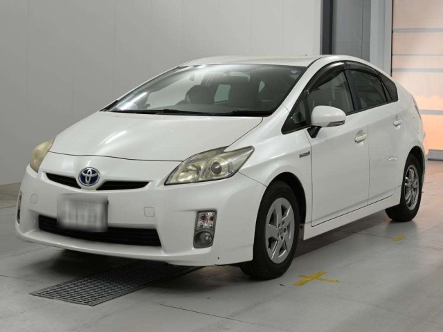 TOYOTA PRIUS — фото