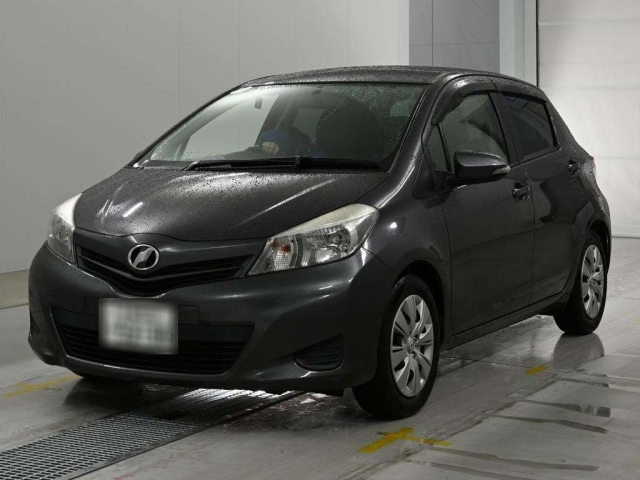 TOYOTA VITZ — фото