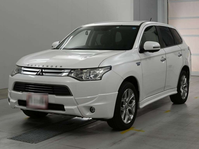 MITSUBISHI OUTLANDER — фото