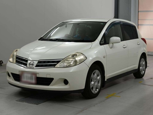 NISSAN TIIDA — фото