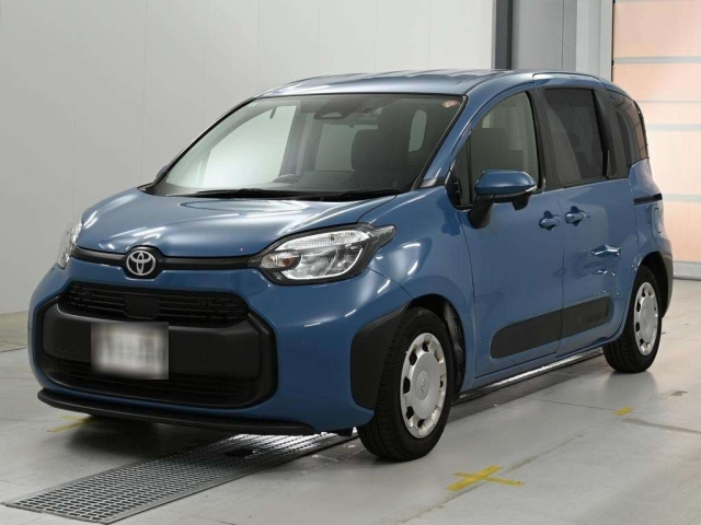 TOYOTA SIENTA — фото