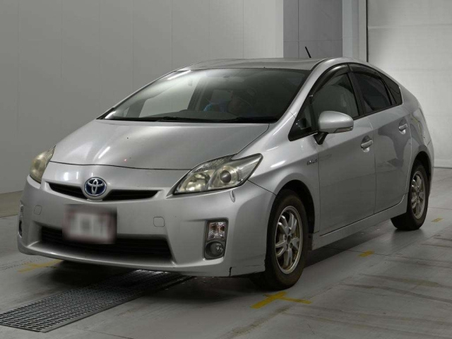 TOYOTA PRIUS — фото