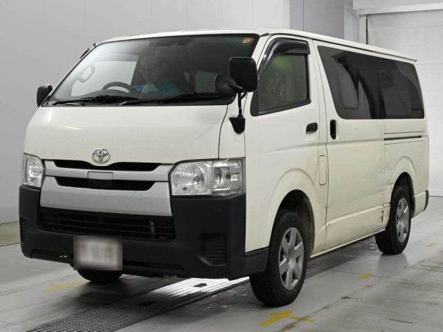 TOYOTA HIACE — фото