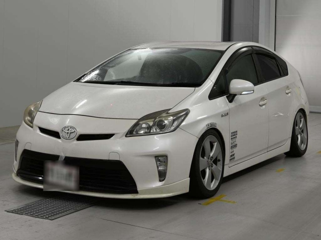 TOYOTA PRIUS — фото