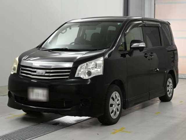 TOYOTA NOAH — фото