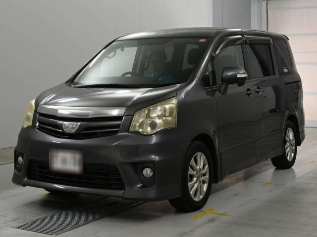 TOYOTA NOAH — фото