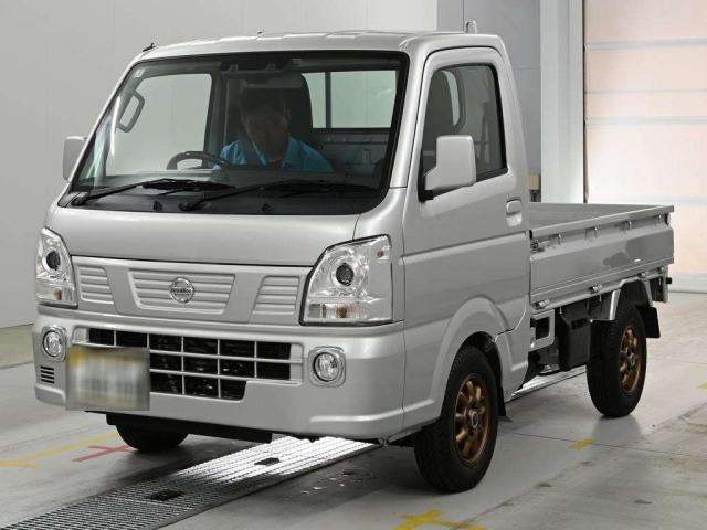 NISSAN CLIPPER — фото