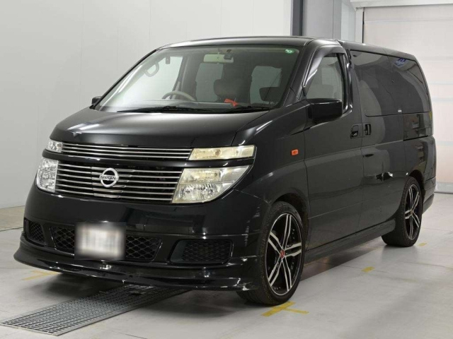 NISSAN ELGRAND — фото