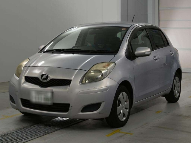 TOYOTA VITZ — фото