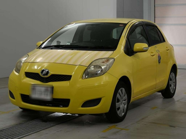 TOYOTA VITZ — фото
