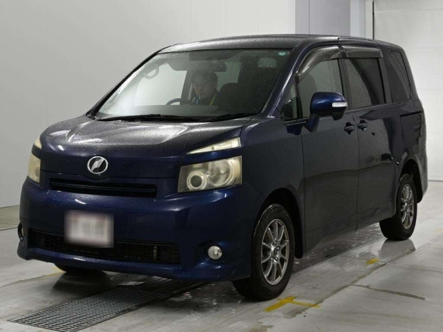 TOYOTA VOXY — фото