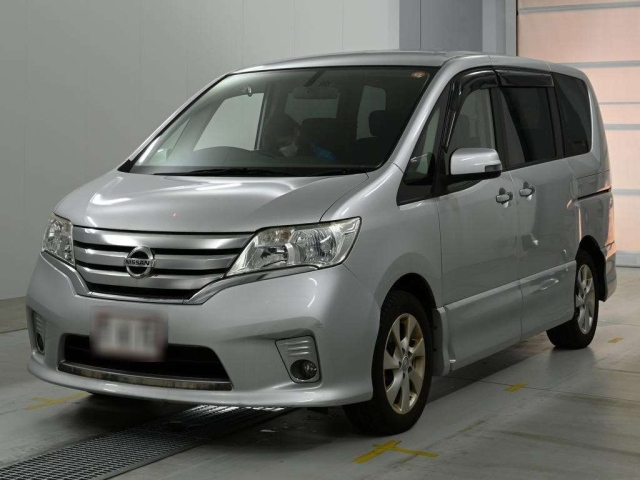NISSAN SERENA — фото