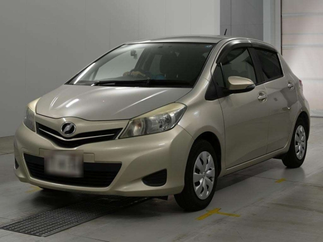 TOYOTA VITZ — фото