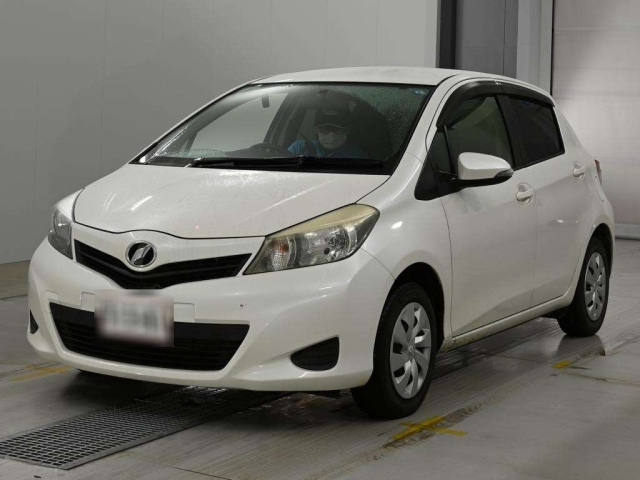 TOYOTA VITZ — фото