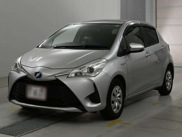 TOYOTA VITZ — фото