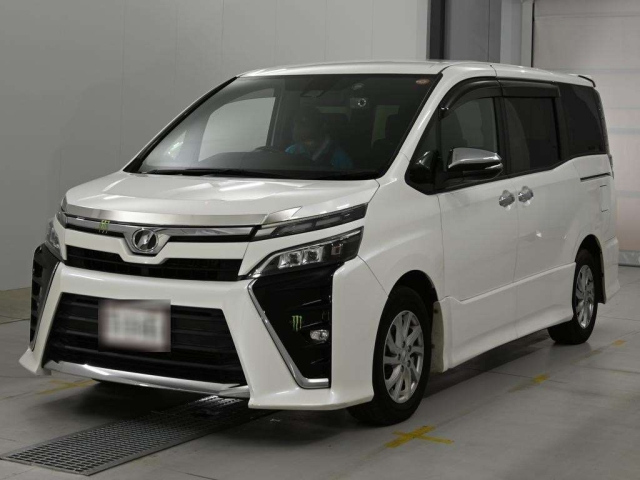 TOYOTA VOXY — фото