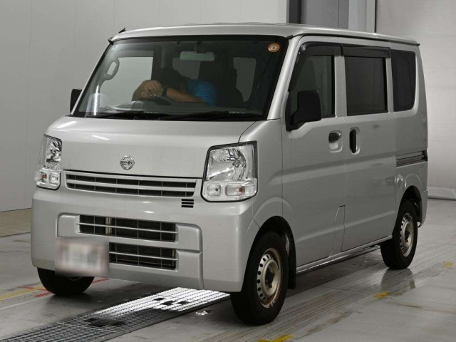 NISSAN CLIPPER — фото