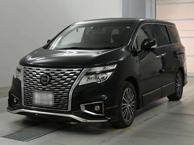 NISSAN ELGRAND — фото