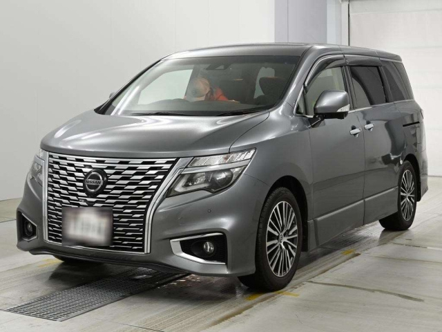 NISSAN ELGRAND — фото