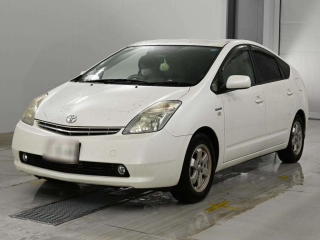 TOYOTA PRIUS — фото