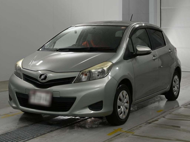 TOYOTA VITZ — фото