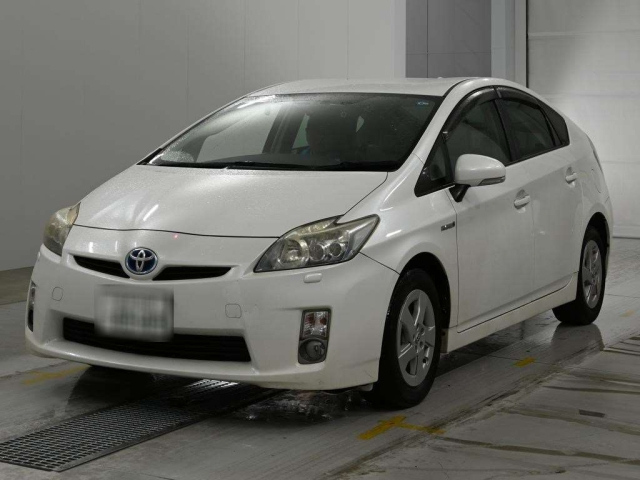 TOYOTA PRIUS — фото