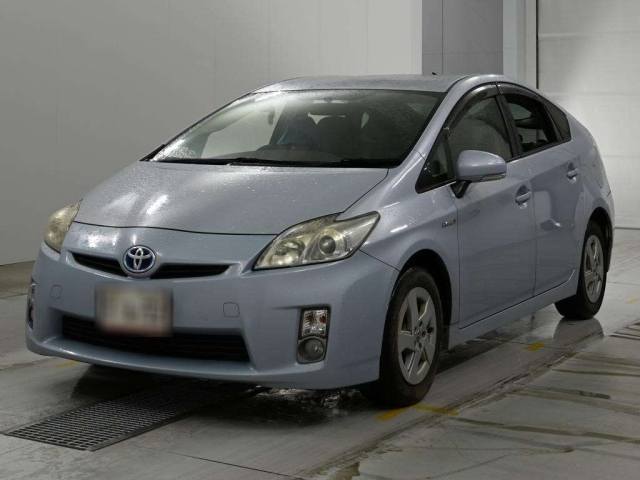 TOYOTA PRIUS — фото