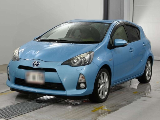TOYOTA AQUA — фото