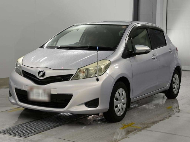 TOYOTA VITZ — фото