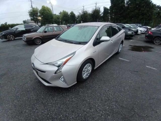 TOYOTA PRIUS — фото